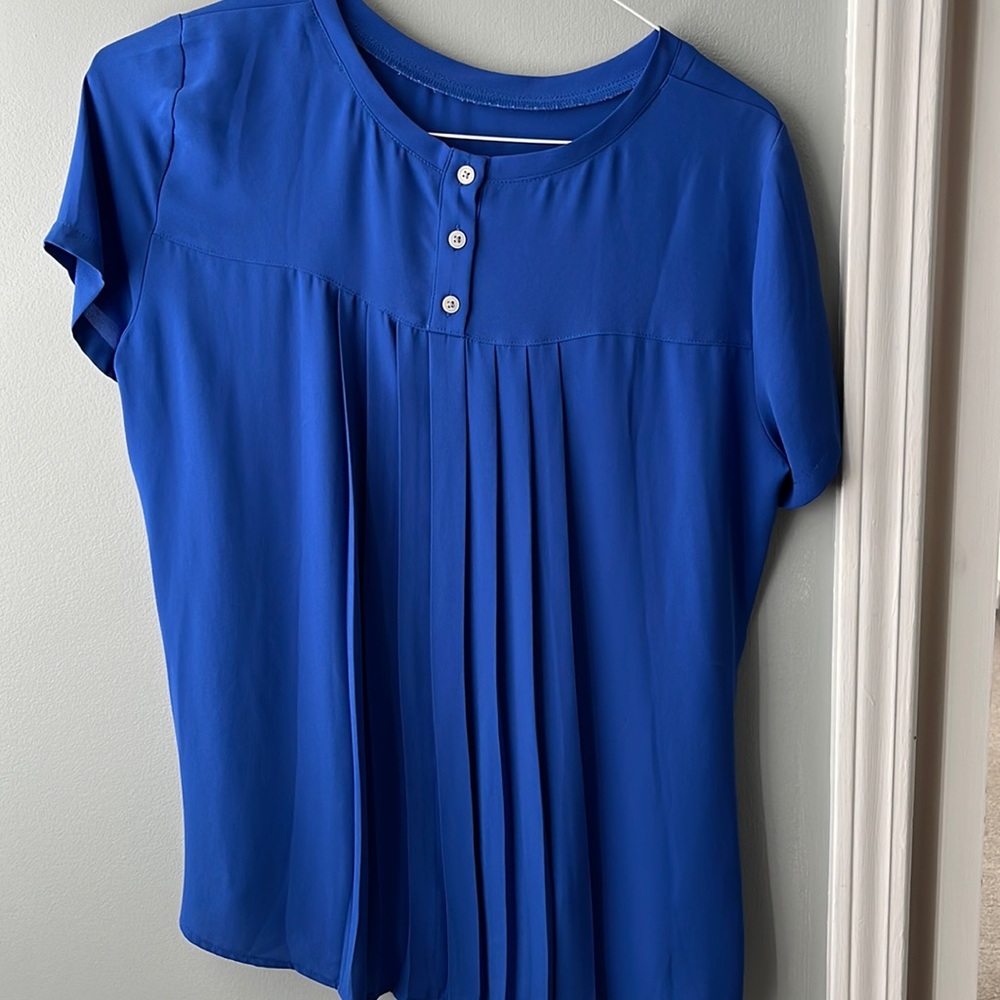 Blue short sleeve top